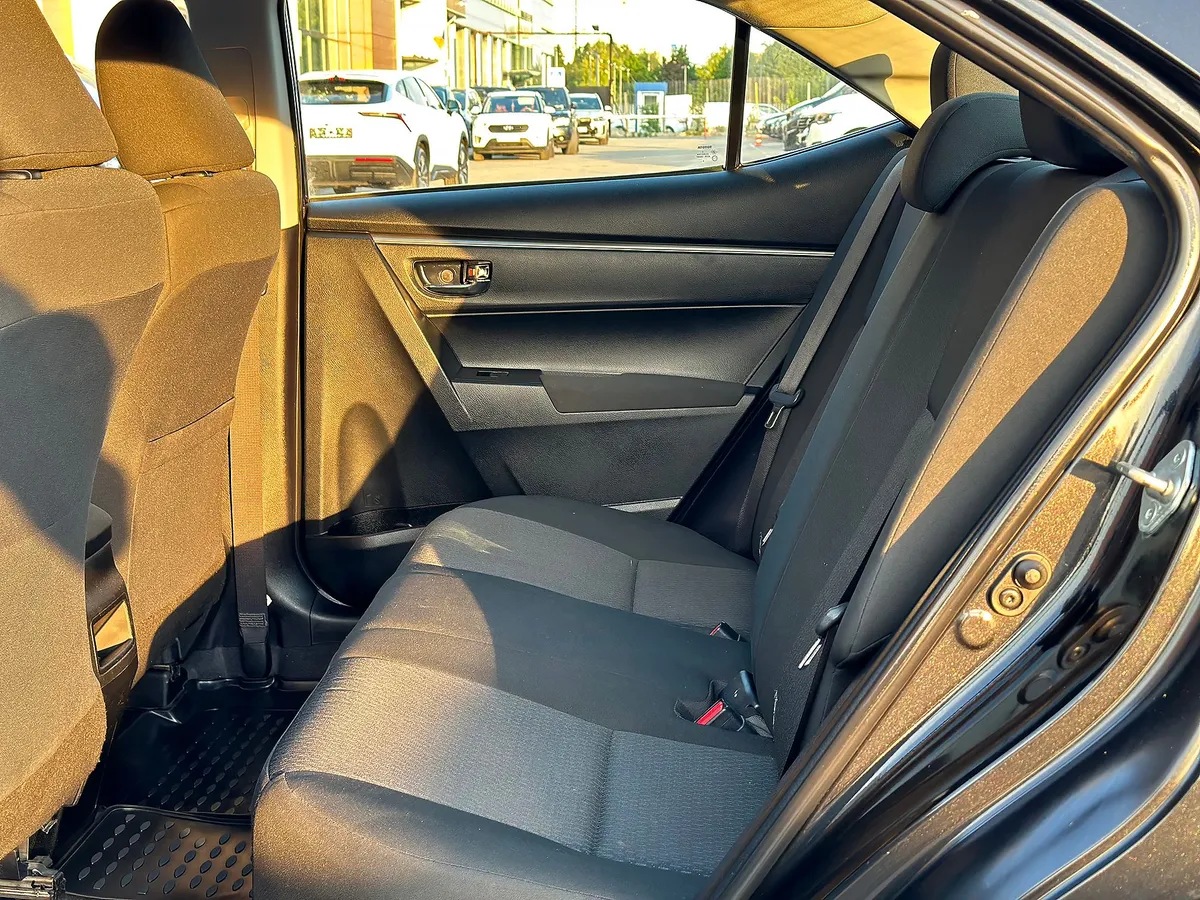 Toyota Corolla 1.8 (132 л.с.), бензин, АКПП, передний привод
