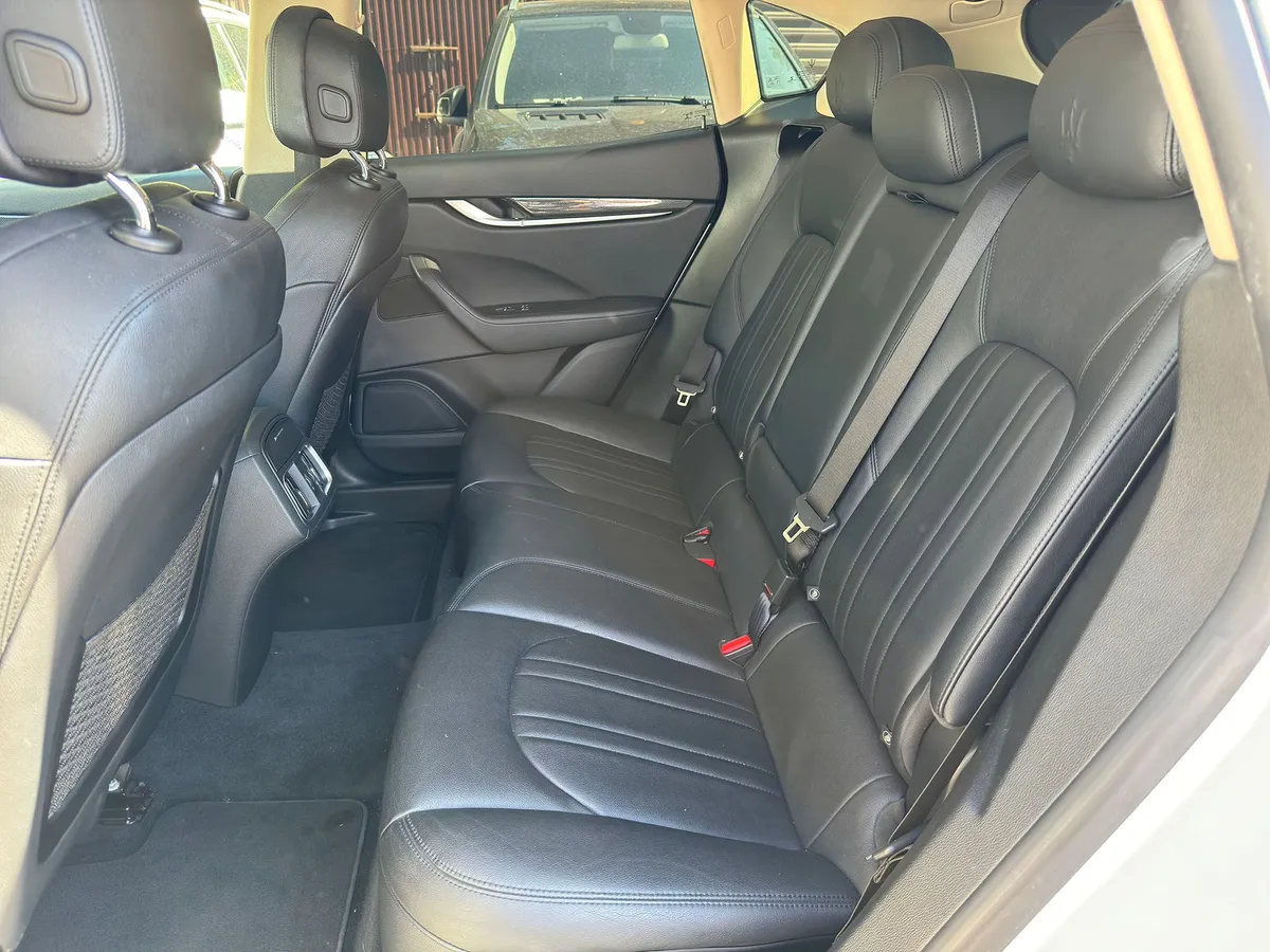 Maserati Levante 3.0 V6 AT (350 л.с.)