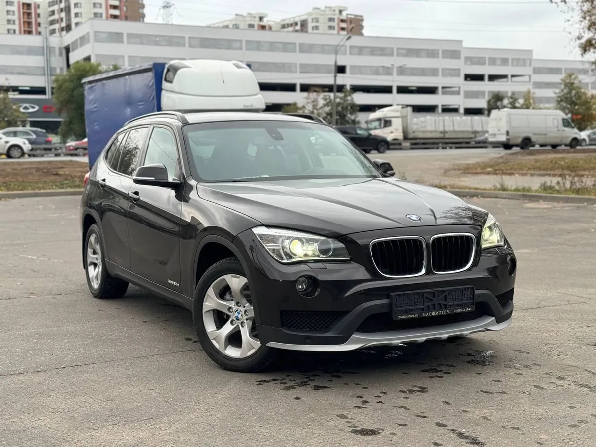 картинка BMW X1 xDrive20i AT (184 л.с.) от carsrent-spb.ru