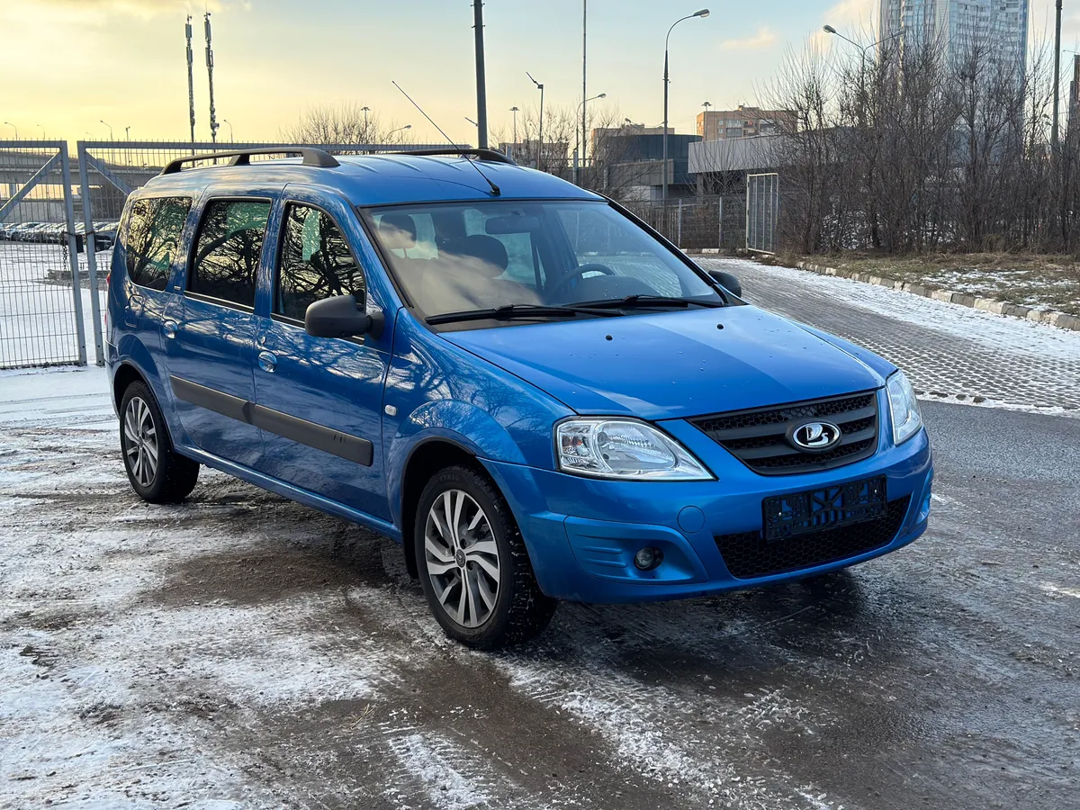 картинка ВАЗ (Lada) Largus 1.6 MT (106 л.с.) от carsrent-spb.ru