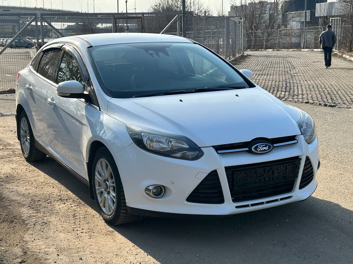 картинка Ford Focus 1.6 PowerShift (125 л.с.) от carsrent-spb.ru