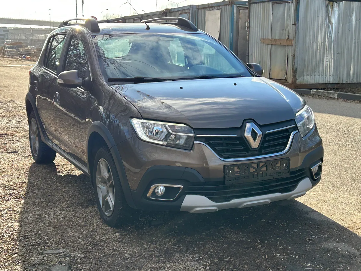 картинка Renault Sandero 1.6 MT (113 л.с.) от carsrent-spb.ru