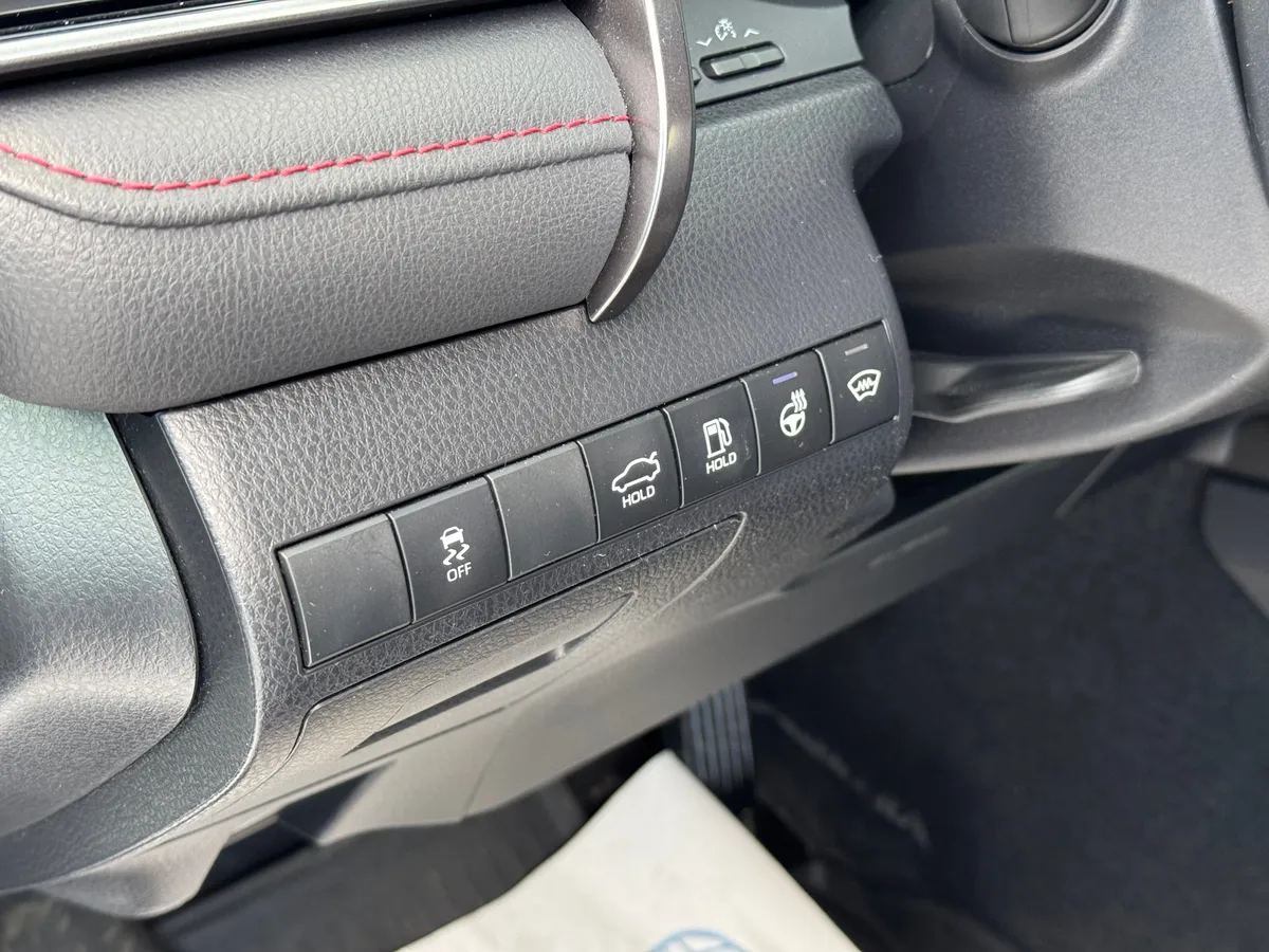 Toyota Camry 2.5 AT (200 л.с.)