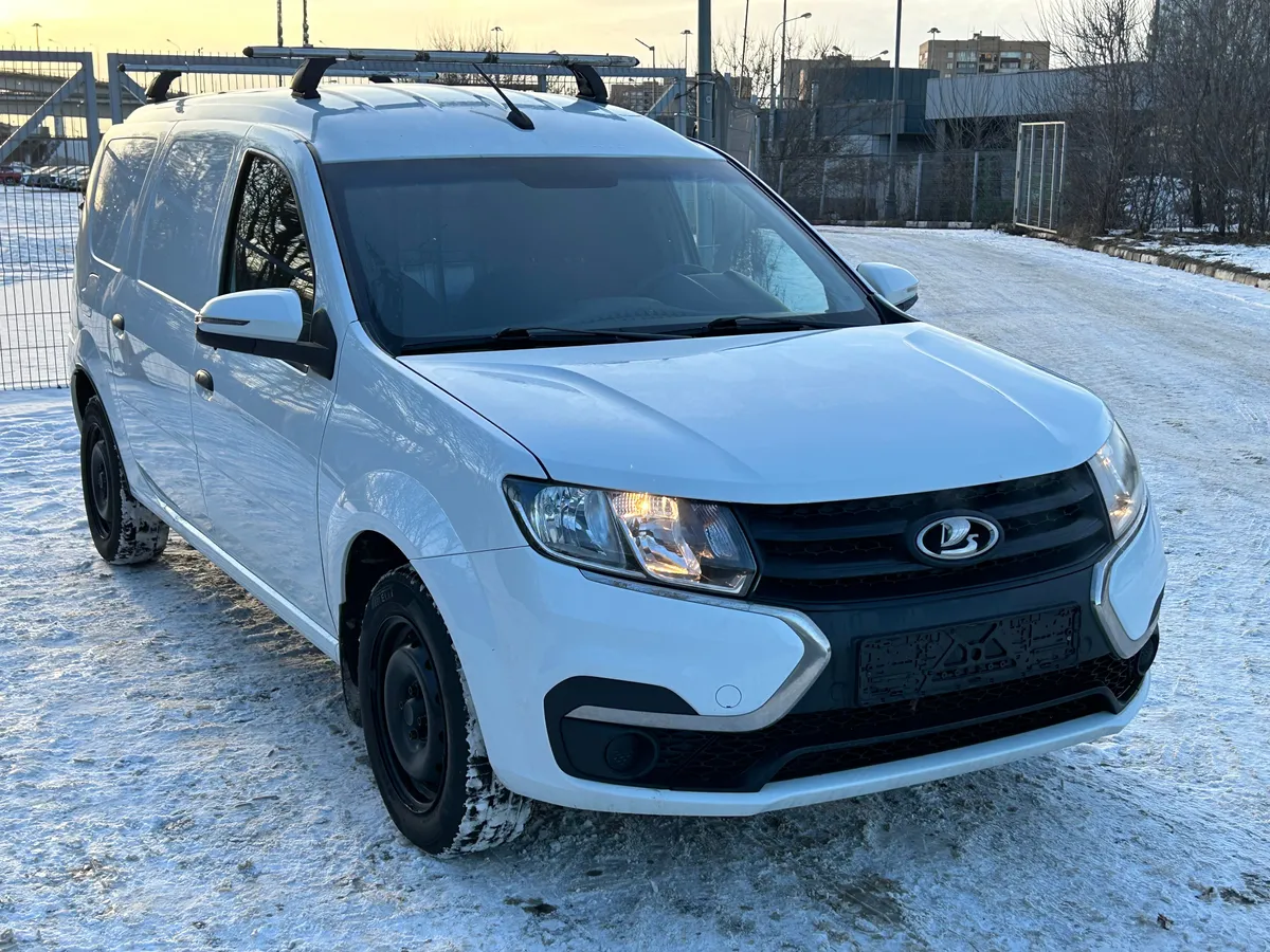 картинка ВАЗ (Lada) Largus 1.6 MT (90 л.с.) от carsrent-spb.ru