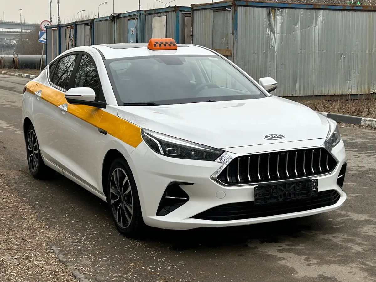 картинка JAC J7 (Binyue) 1.5 CVT (150 л.с.) от carsrent-spb.ru
