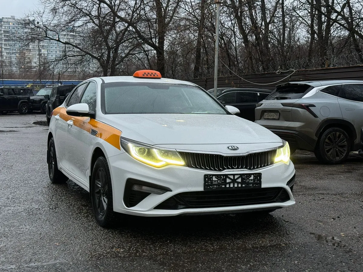 картинка Kia Optima 2.0 AT (150 л.с.) от carsrent-spb.ru