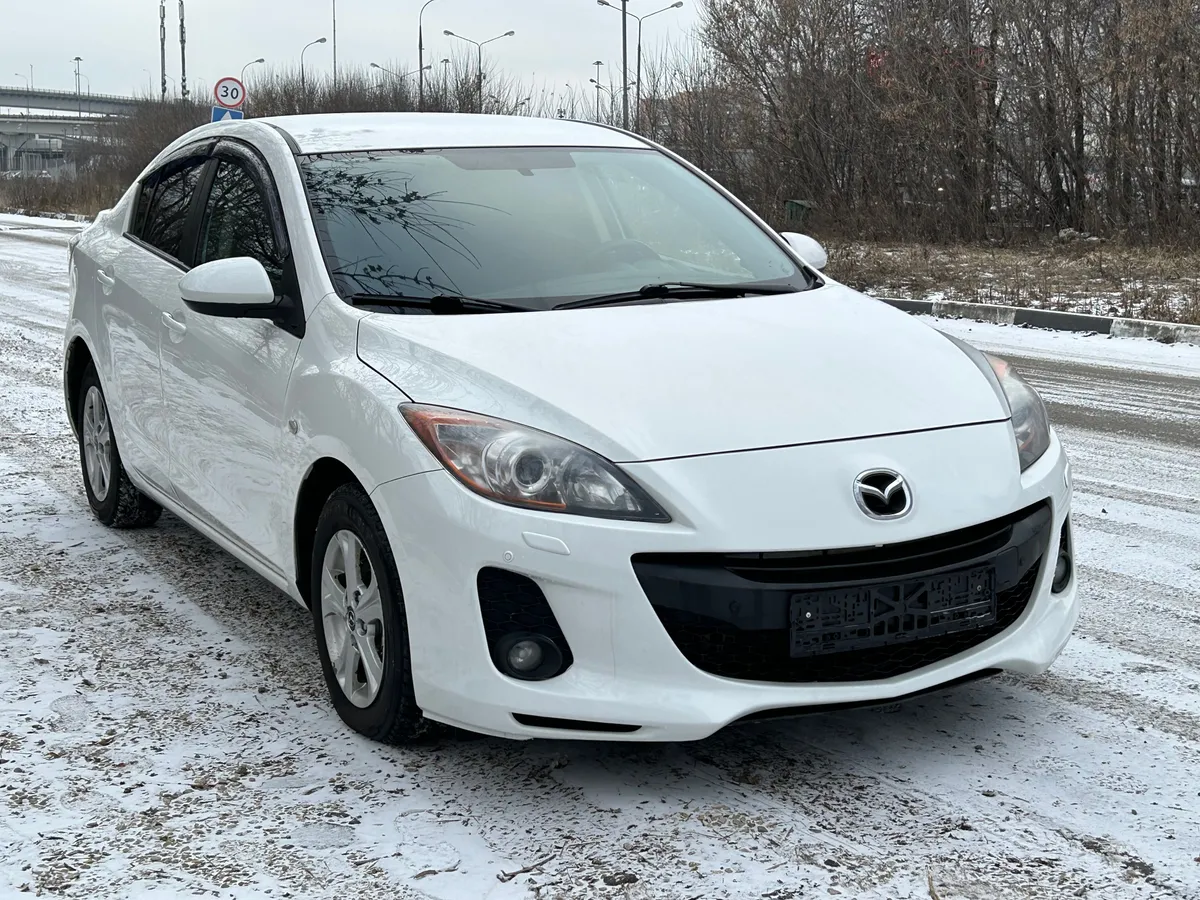 картинка Mazda 3 1.6 AT (104 л.с.) от carsrent-spb.ru