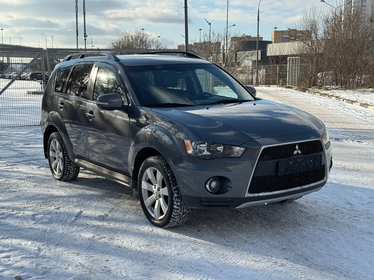 картинка Mitsubishi Outlander 2.0 CVT 4WD (147 л.с.) от carsrent-spb.ru