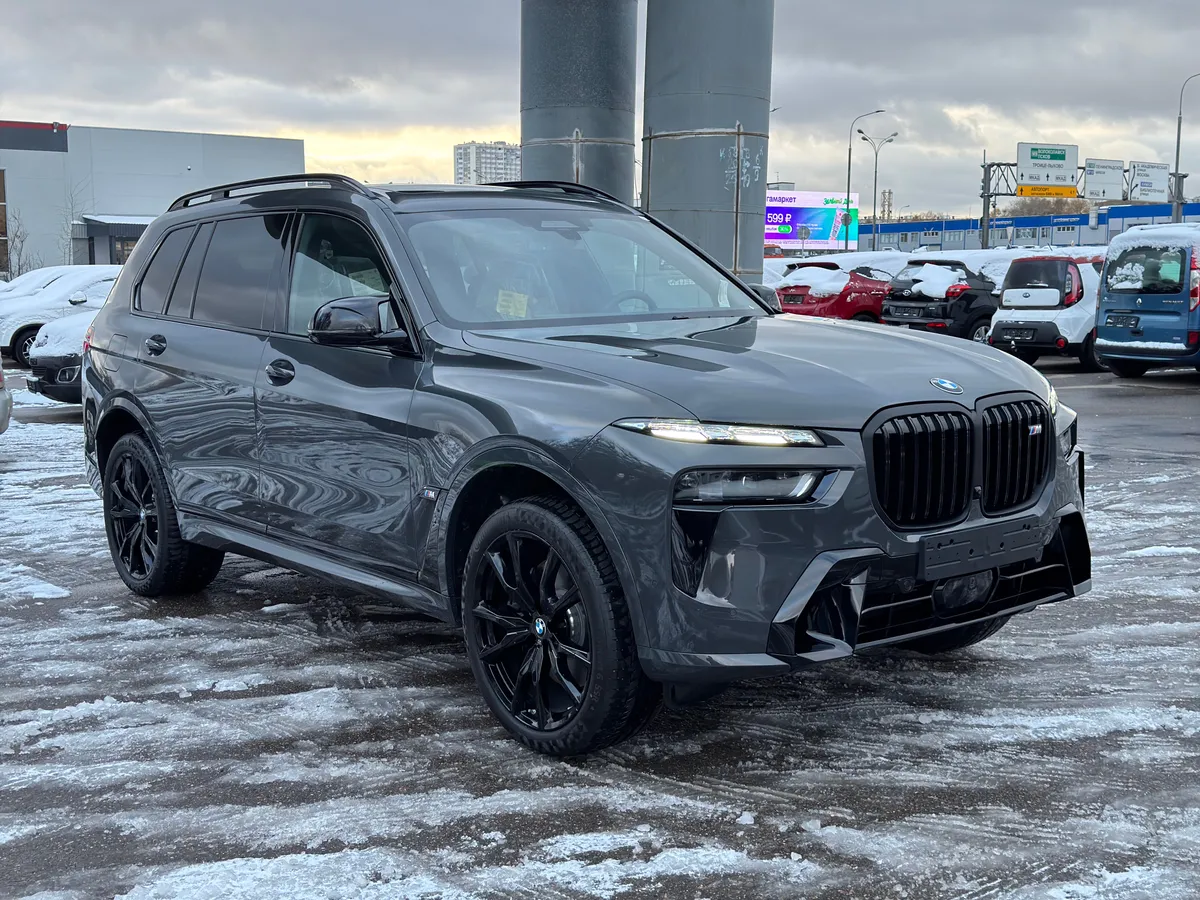 картинка BMW X7 4.4 AT 4WD (530 л.с.) от carsrent-spb.ru