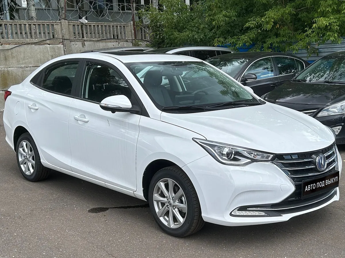 картинка Changan Alsvin 1.5 AMT (107 л.с.) от carsrent-spb.ru