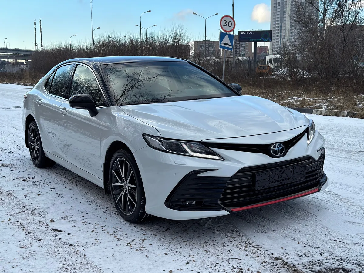 картинка Toyota Camry 2.5 AT (200 л.с.) от carsrent-spb.ru
