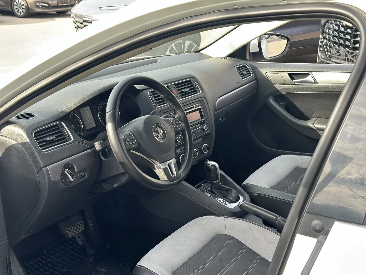 Volkswagen Jetta 2.0 TSI DSG (200 л.с.)
