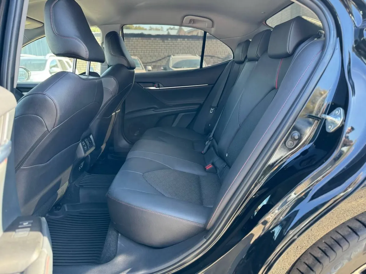 Toyota Camry 2.5 AT (200 л.с.)