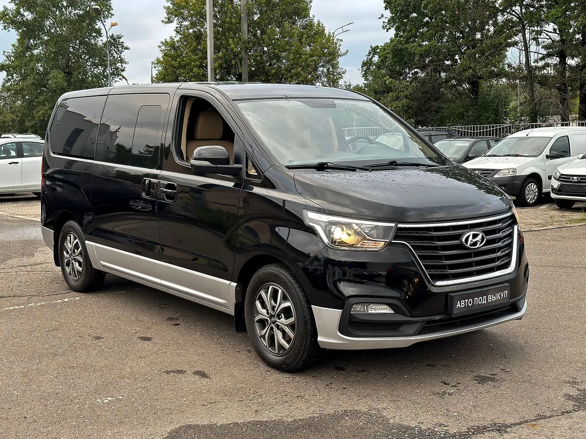 картинка Hyundai H-1 2.5 AT (170 л.с.) от carsrent-spb.ru