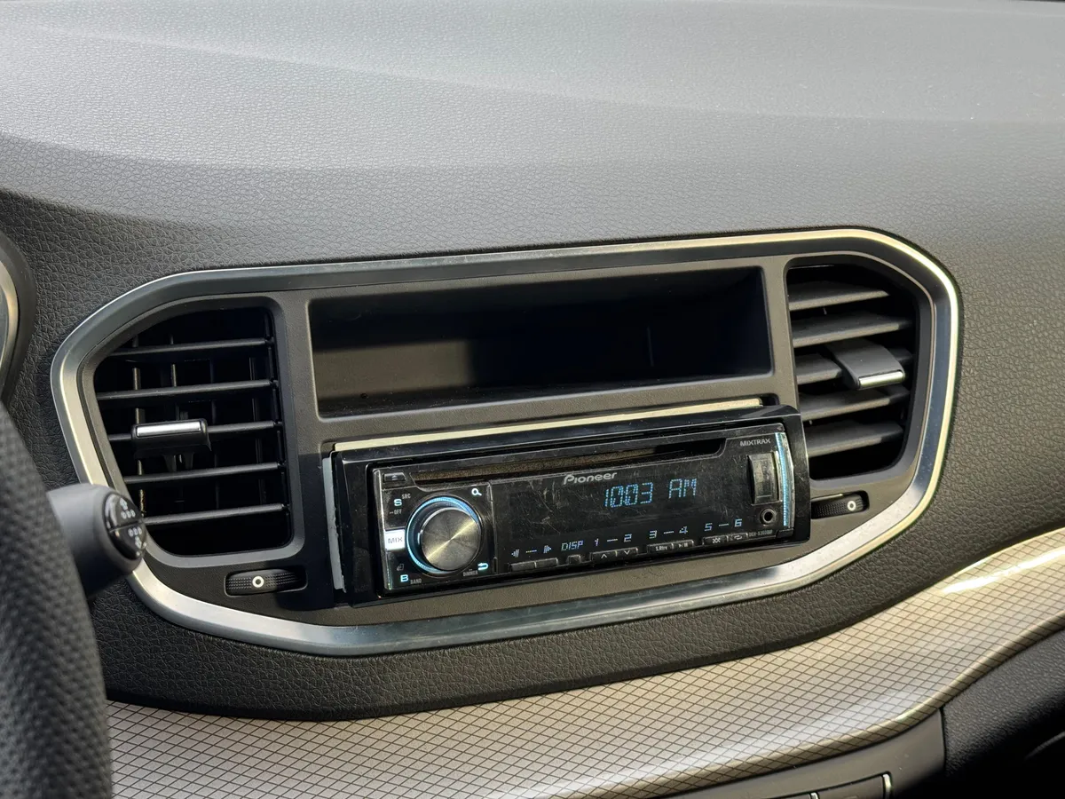 ВАЗ (Lada) Vesta 1.6 MT (90 л.с.)
