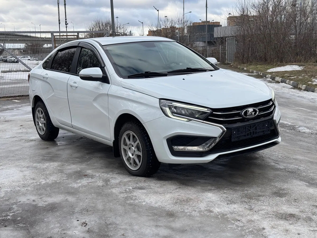 картинка ВАЗ (Lada) Vesta 1.6 MT (90 л.с.) от carsrent-spb.ru