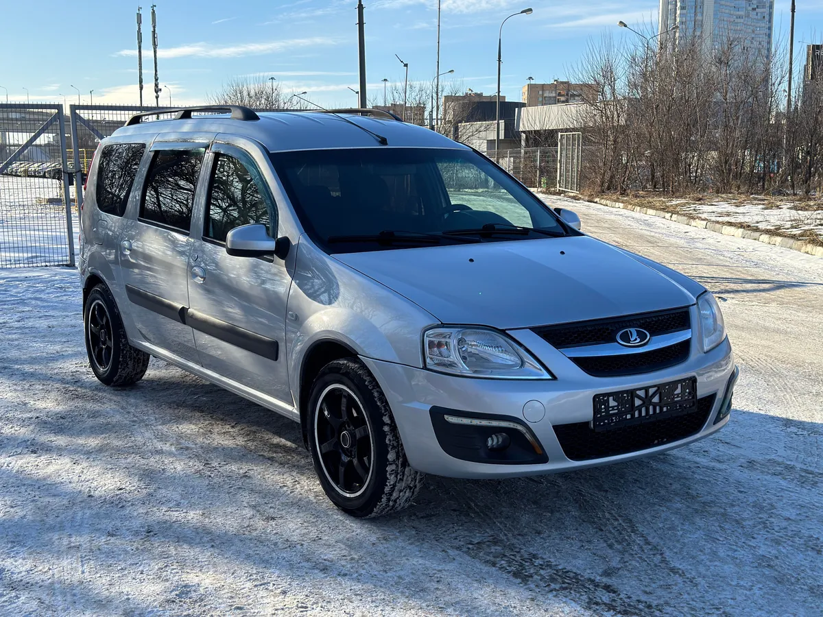 картинка ВАЗ (Lada) Largus 1.6 MT 16 кл (5 мест) (106 л.с.) от carsrent-spb.ru