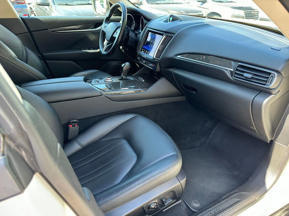 Maserati Levante 3.0 V6 AT (350 л.с.)
