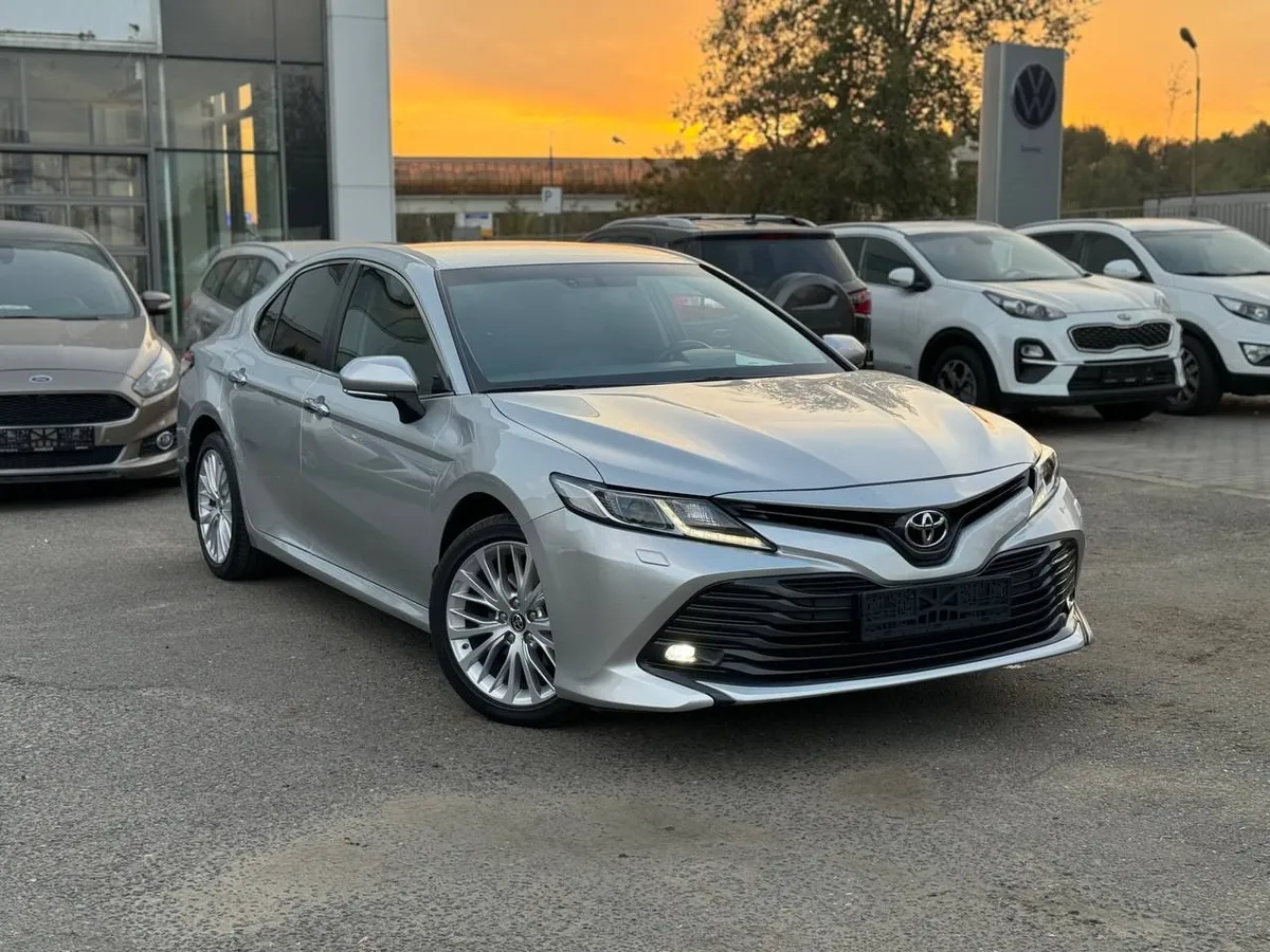 картинка Toyota Camry 2.5 AT (181 л.с.) от carsrent-spb.ru