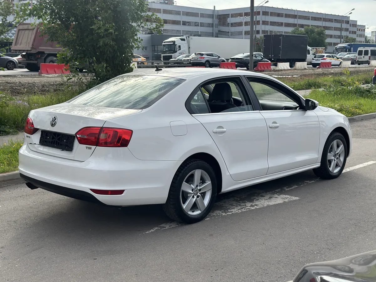 Volkswagen Jetta 2.0 TSI DSG (200 л.с.)