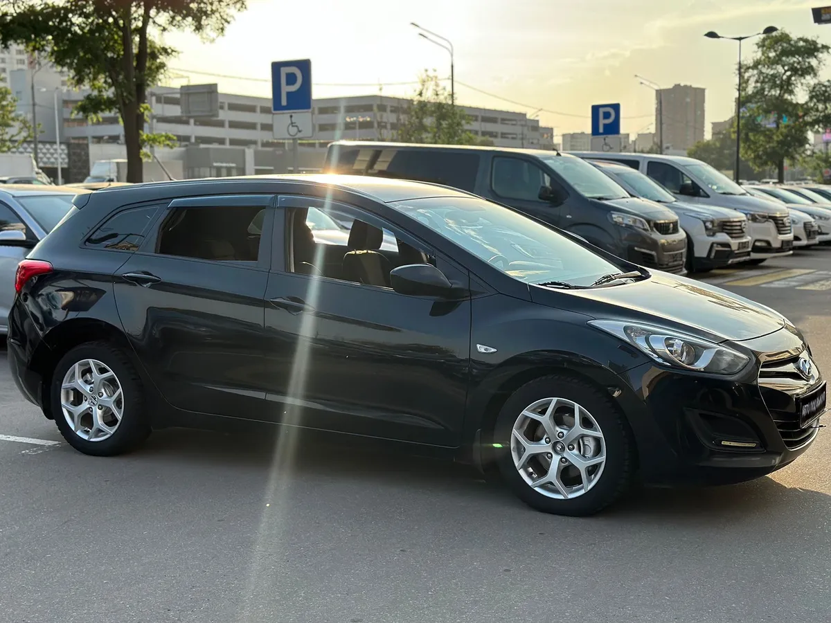 картинка Hyundai i30 1.6 AT (130 л.с.) от carsrent-spb.ru